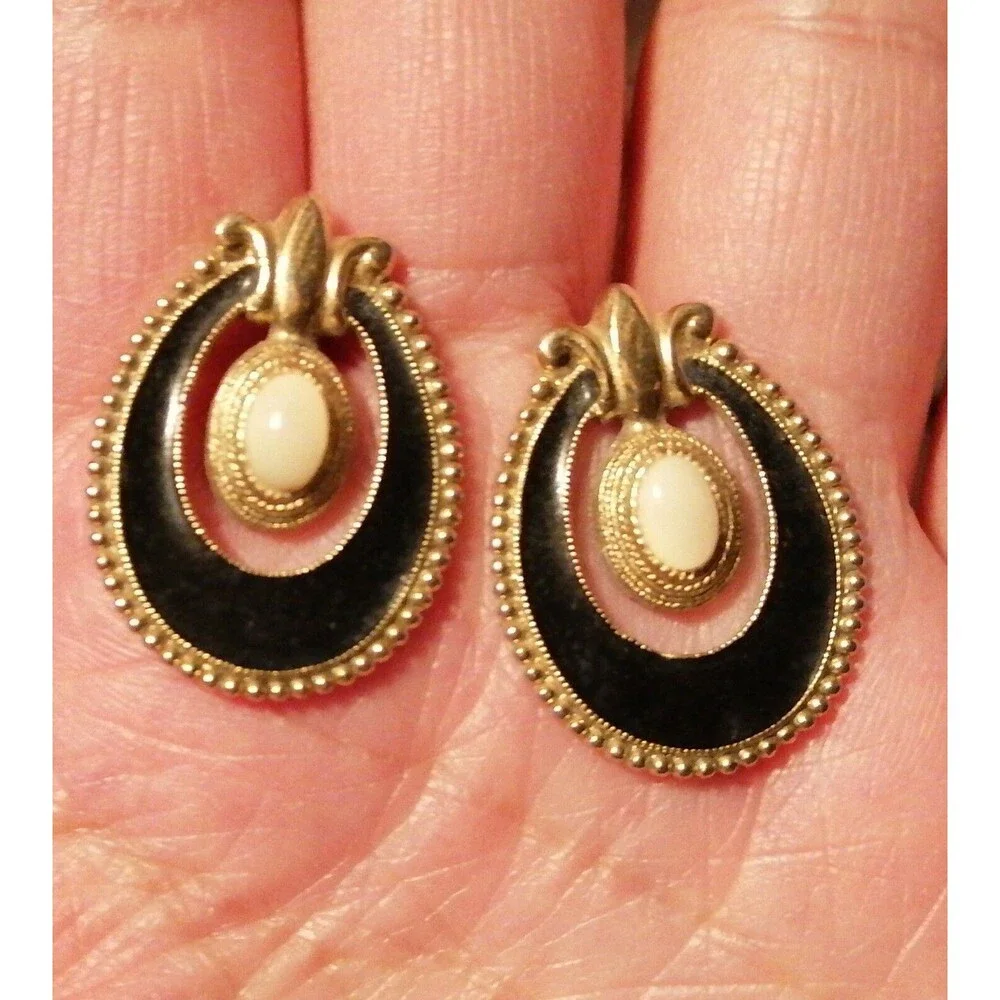 Vintage 1928 Victorian Style Faux Pearl Gold Rim Earrings Pierced